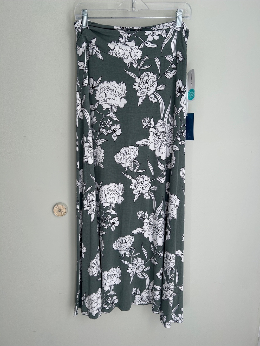 Market & Spruce Olive Green and White Floral Maxi Skirt